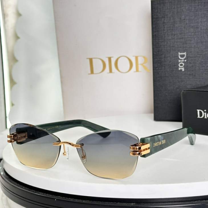Picture of Dior Sunglasses _SKUfw76015102fw